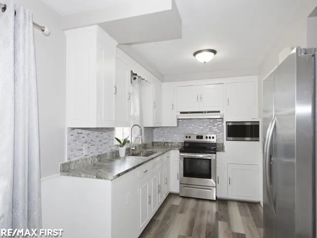 32215 Solon Street Roseville City, MI 48066