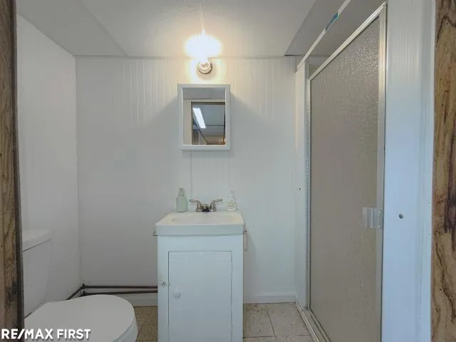32215 Solon Street Roseville City, MI 48066