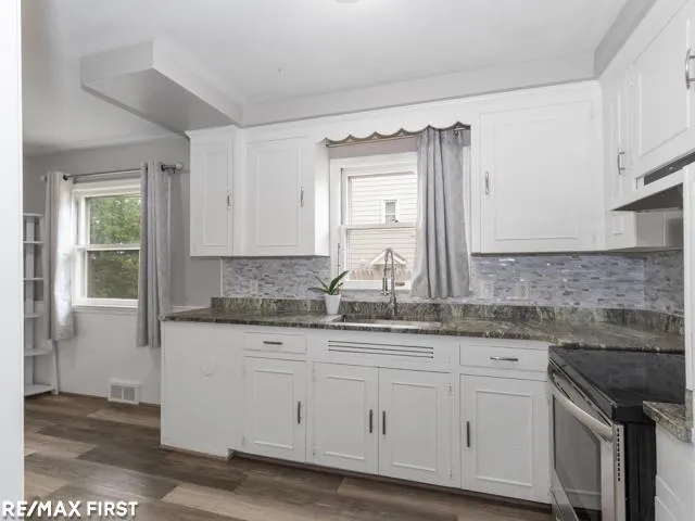 32215 Solon Street Roseville City, MI 48066