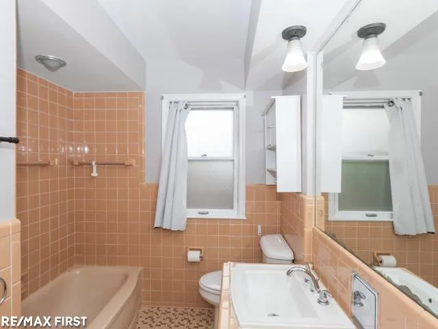 32215 Solon Street Roseville City, MI 48066
