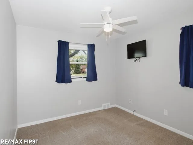 32215 Solon Street Roseville City, MI 48066