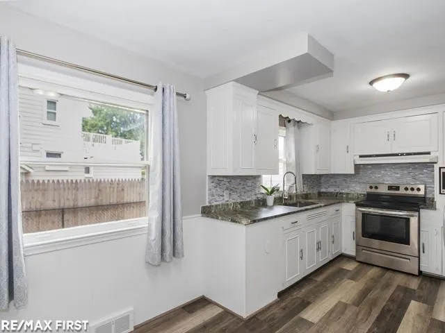 32215 Solon Street Roseville City, MI 48066