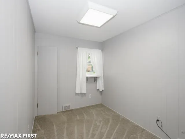 32215 Solon Street Roseville City, MI 48066