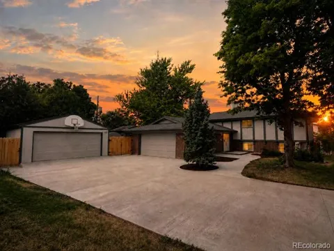 1404 E Fremont Circle