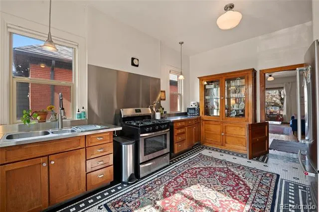 328 S Lincoln Street Denver, CO 80209
