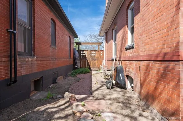 328 S Lincoln Street Denver, CO 80209