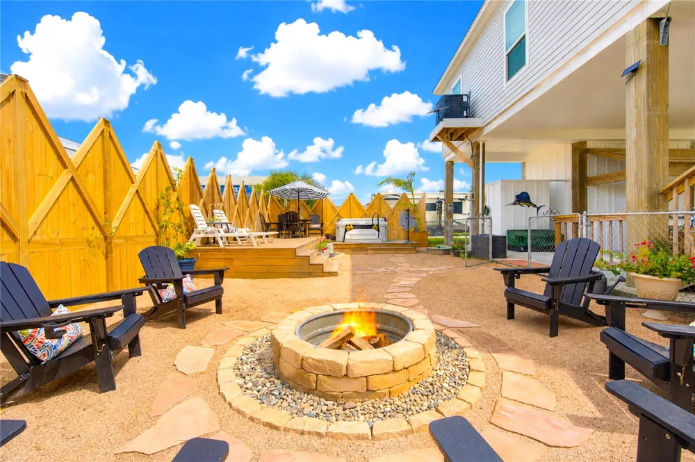 952 Sandollar Crystal Beach, TX 77650