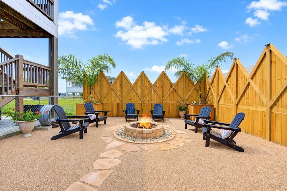 952 Sandollar Crystal Beach, TX 77650