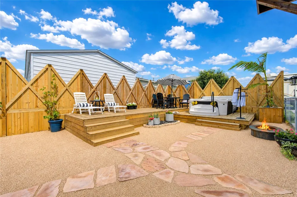 952 Sandollar Crystal Beach, TX 77650