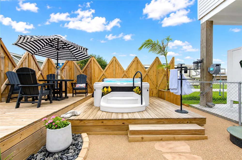952 Sandollar Crystal Beach, TX 77650