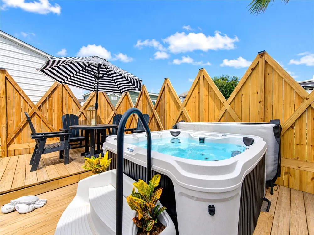 952 Sandollar Crystal Beach, TX 77650