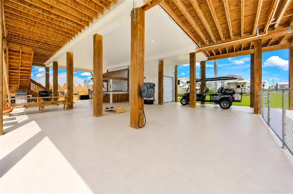 952 Sandollar Crystal Beach, TX 77650