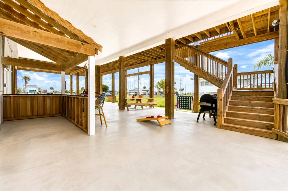 952 Sandollar Crystal Beach, TX 77650