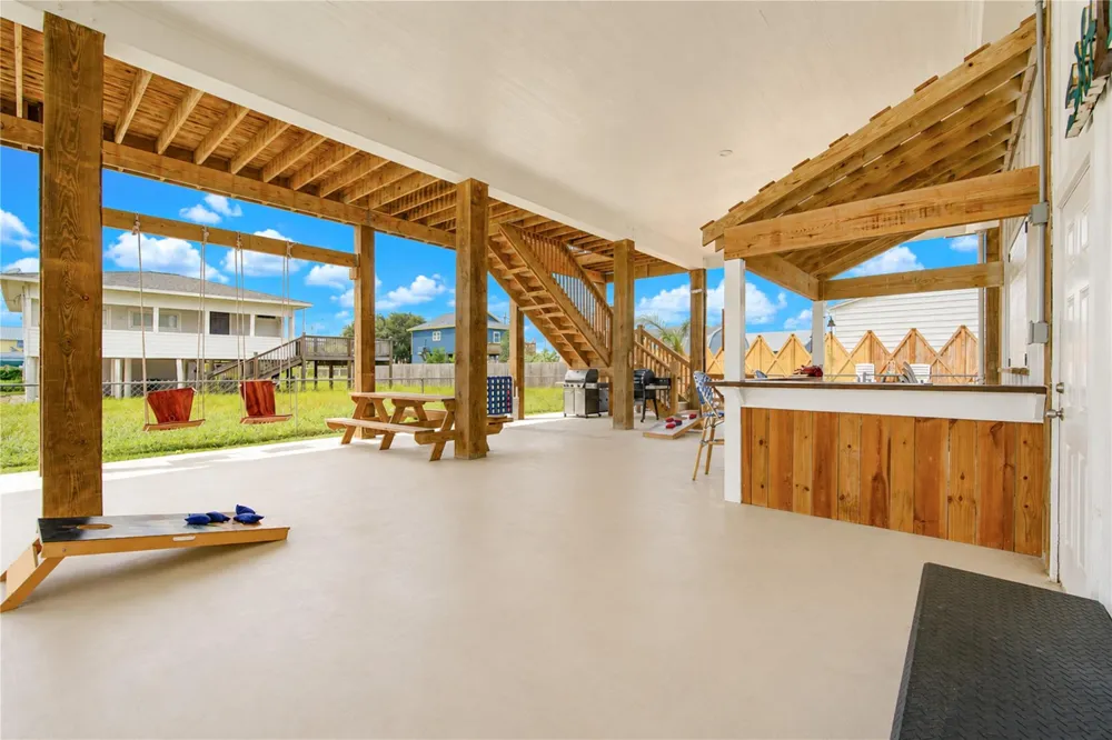 952 Sandollar Crystal Beach, TX 77650