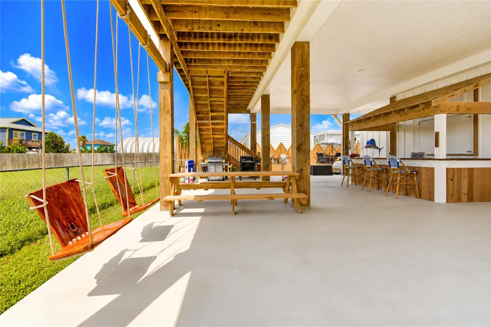 952 Sandollar Crystal Beach, TX 77650