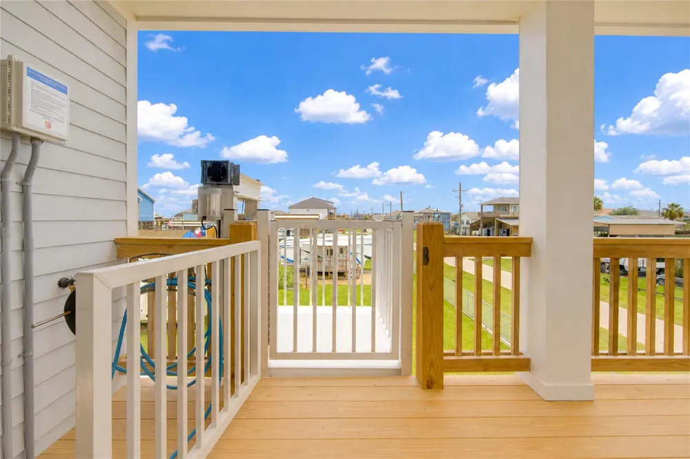 952 Sandollar Crystal Beach, TX 77650