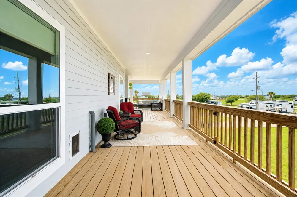 952 Sandollar Crystal Beach, TX 77650