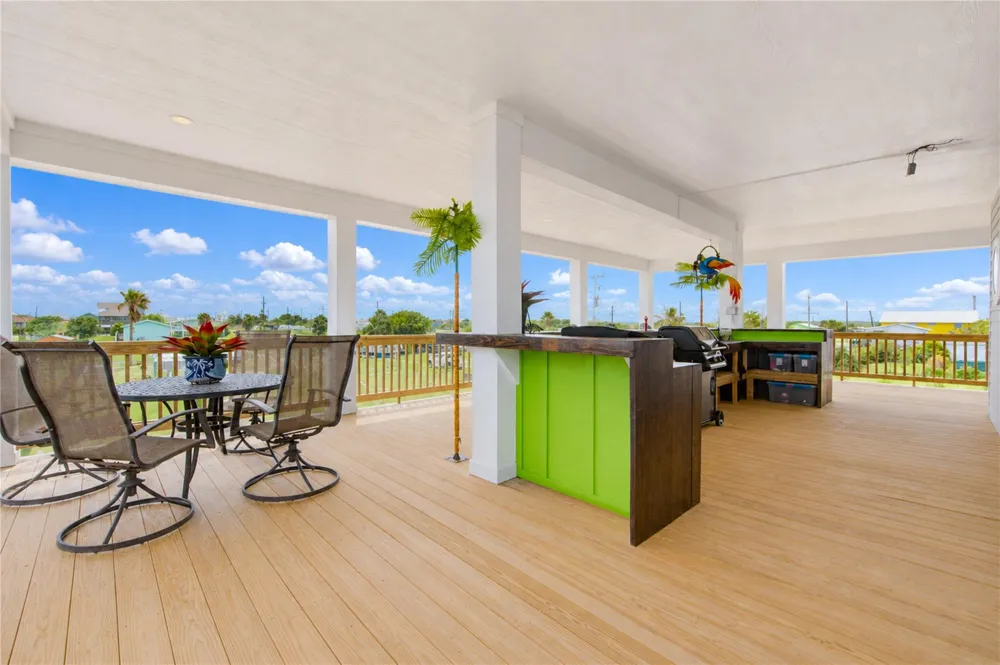 952 Sandollar Crystal Beach, TX 77650