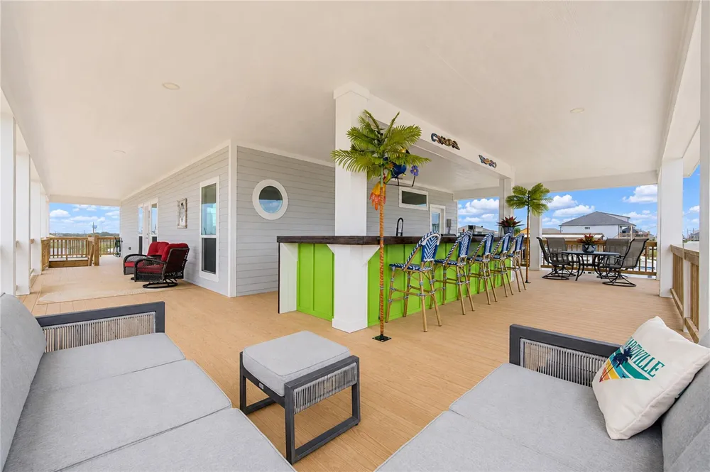 952 Sandollar Crystal Beach, TX 77650