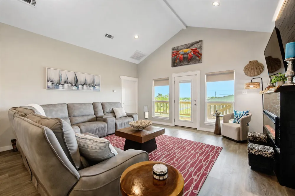 952 Sandollar Crystal Beach, TX 77650