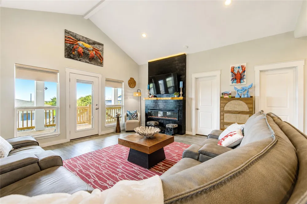 952 Sandollar Crystal Beach, TX 77650