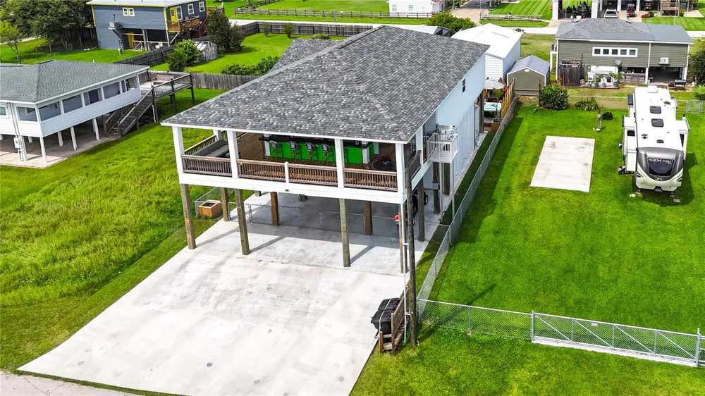 952 Sandollar Crystal Beach, TX 77650