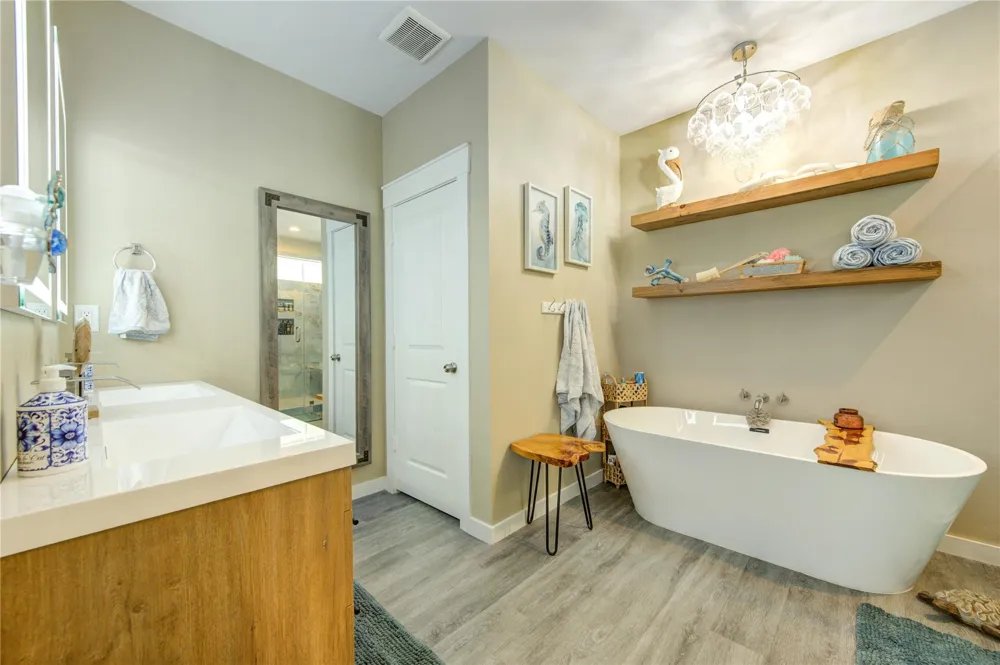 952 Sandollar Crystal Beach, TX 77650
