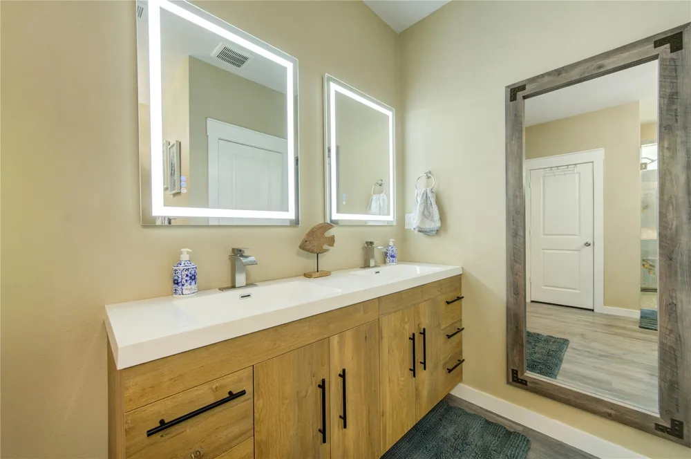 952 Sandollar Crystal Beach, TX 77650