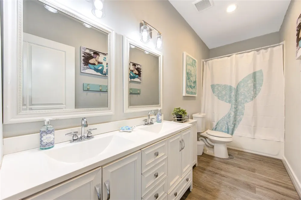 952 Sandollar Crystal Beach, TX 77650