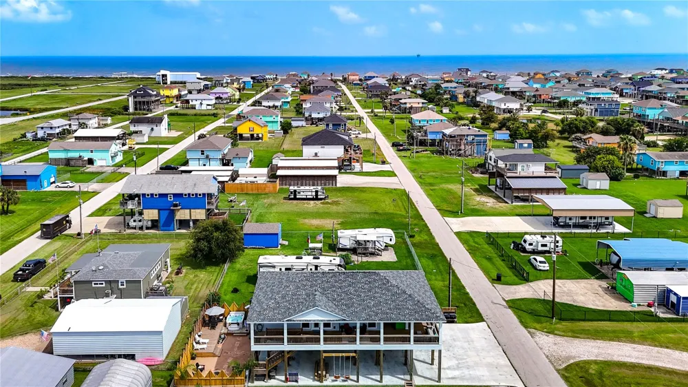 952 Sandollar Crystal Beach, TX 77650