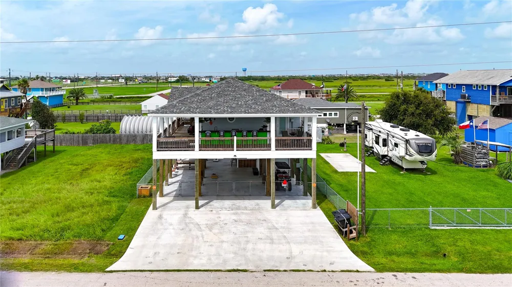 952 Sandollar Crystal Beach, TX 77650