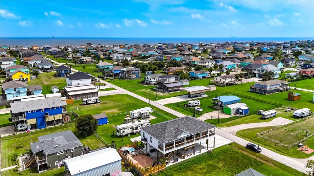 952 Sandollar Crystal Beach, TX 77650
