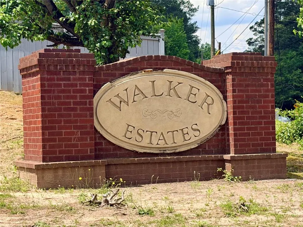 1349 Creekview Circle Riverdale, GA 30296