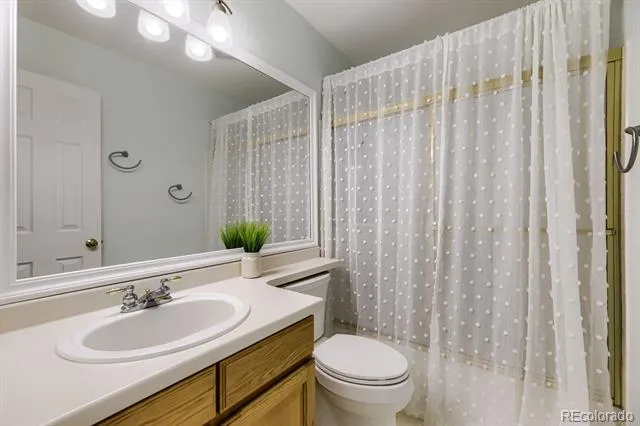 5860 S Espana Street Aurora, CO 80015