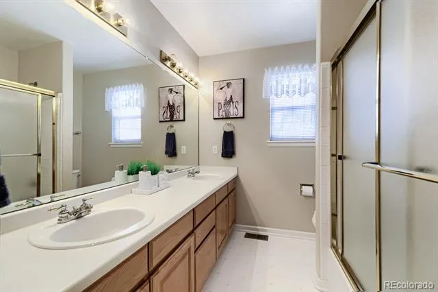5860 S Espana Street Aurora, CO 80015