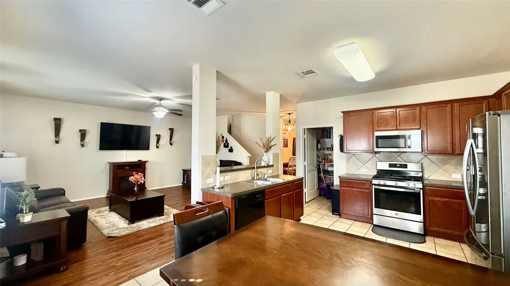 18309 Windtree Lane Elgin, TX 78621