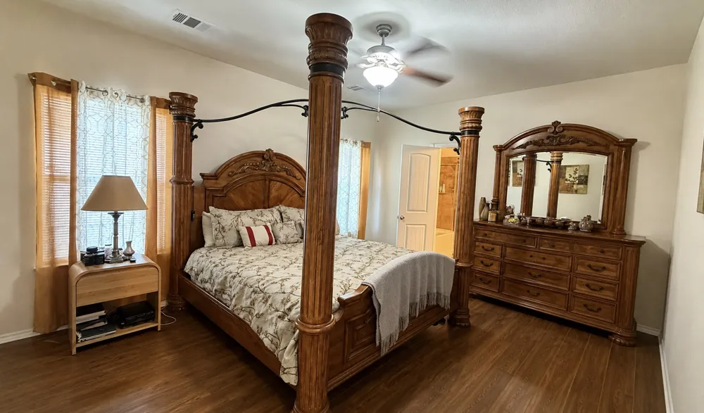 18309 Windtree Lane Elgin, TX 78621