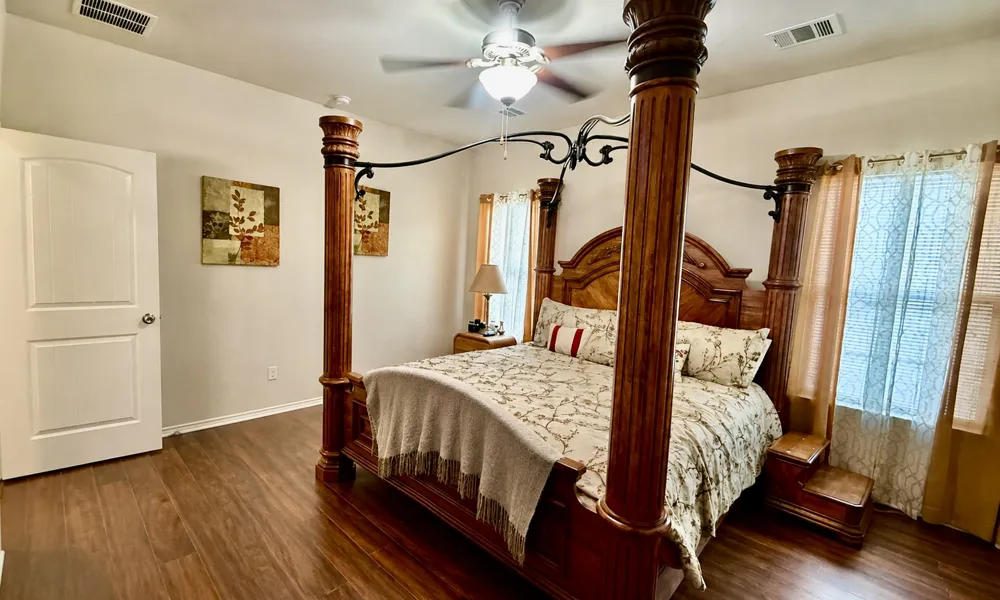 18309 Windtree Lane Elgin, TX 78621