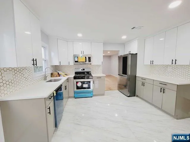75 W Central Boulevard 1st Palisades Park, NJ 07650