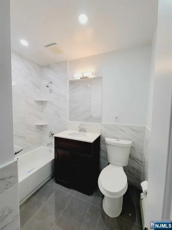 75 W Central Boulevard 1st Palisades Park, NJ 07650