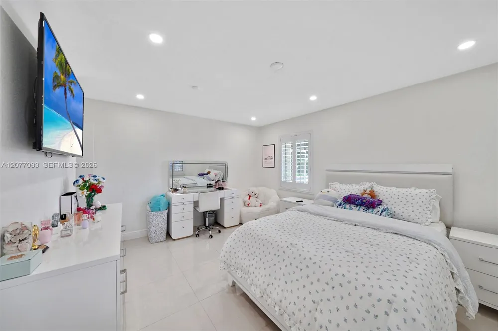 15290 SW 200th St Miami, FL 33187