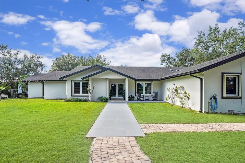 15290 SW 200th St Miami, FL 33187