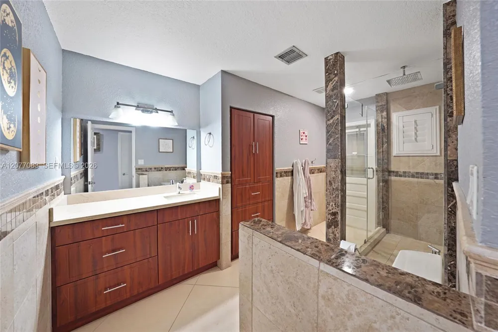 15290 SW 200th St Miami, FL 33187
