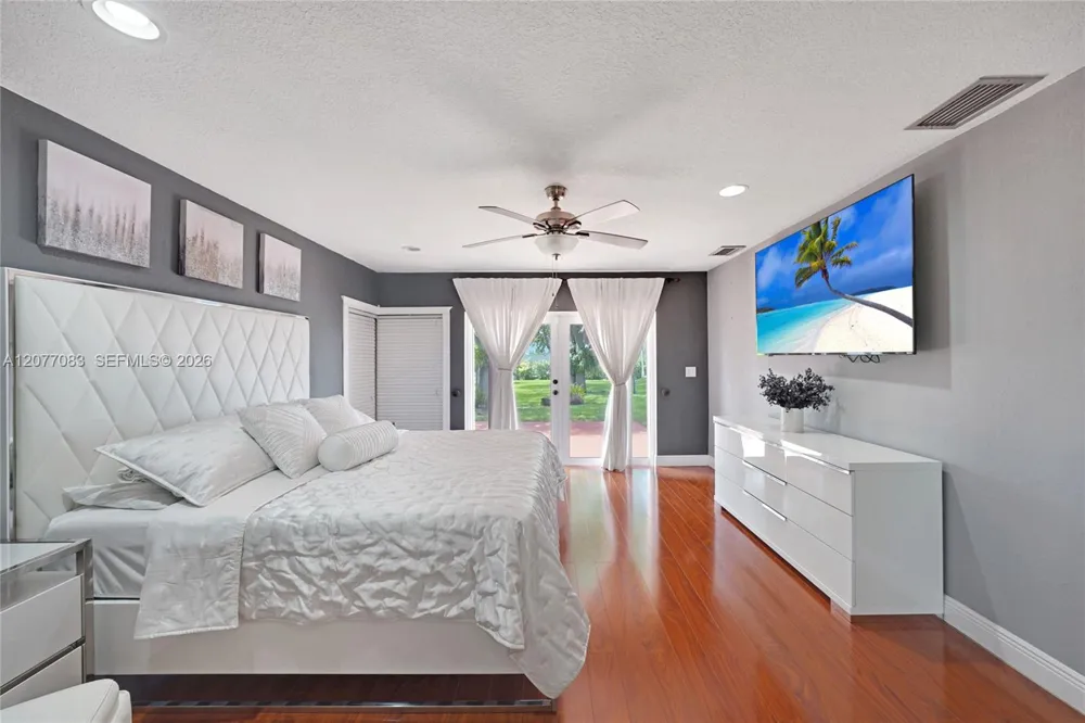 15290 SW 200th St Miami, FL 33187