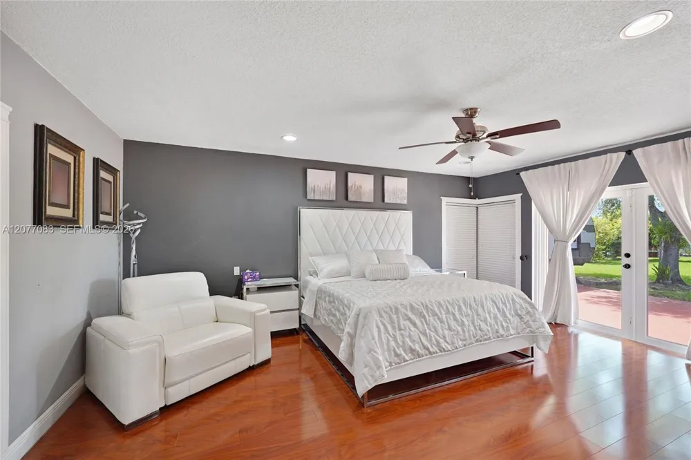 15290 SW 200th St Miami, FL 33187