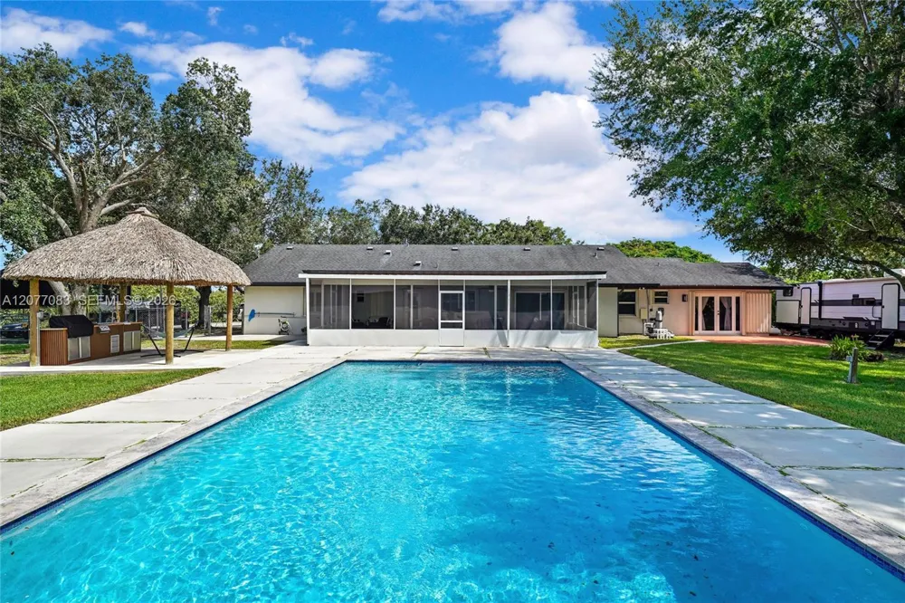 15290 SW 200th St Miami, FL 33187