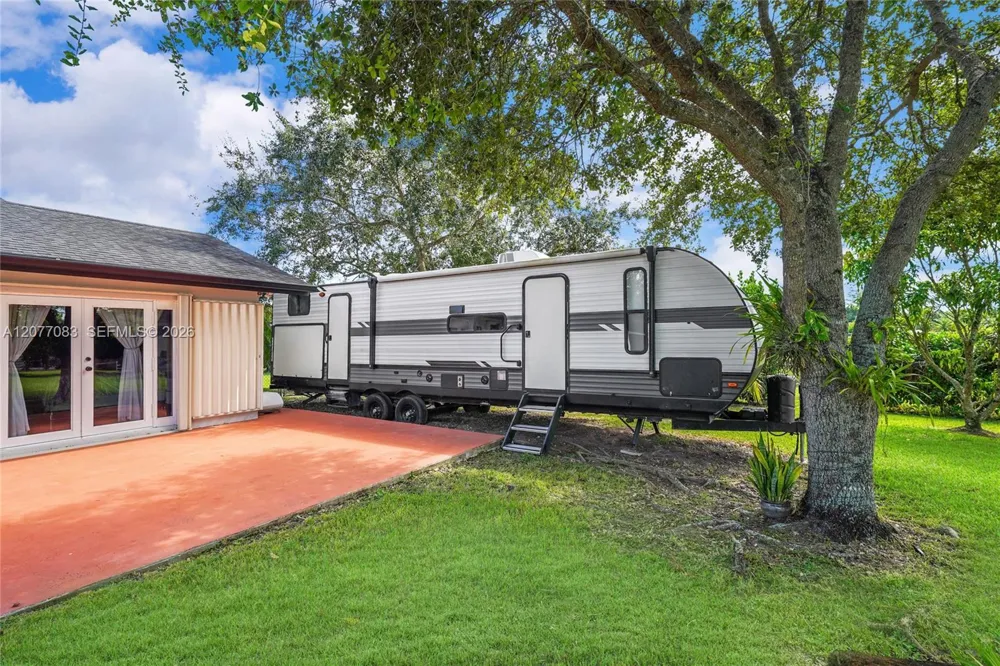 15290 SW 200th St Miami, FL 33187