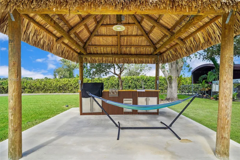 15290 SW 200th St Miami, FL 33187