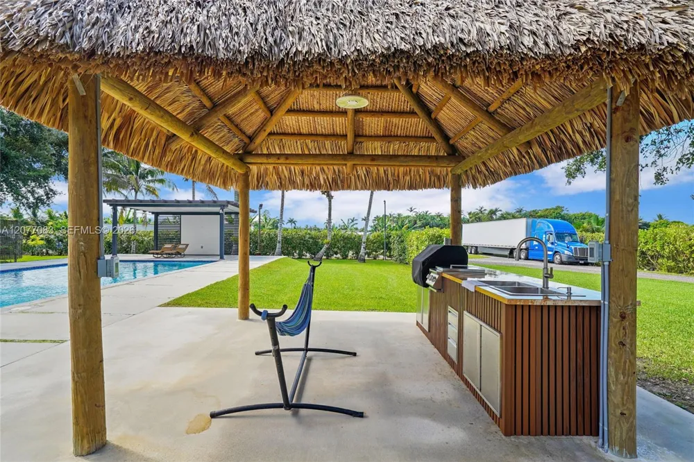 15290 SW 200th St Miami, FL 33187