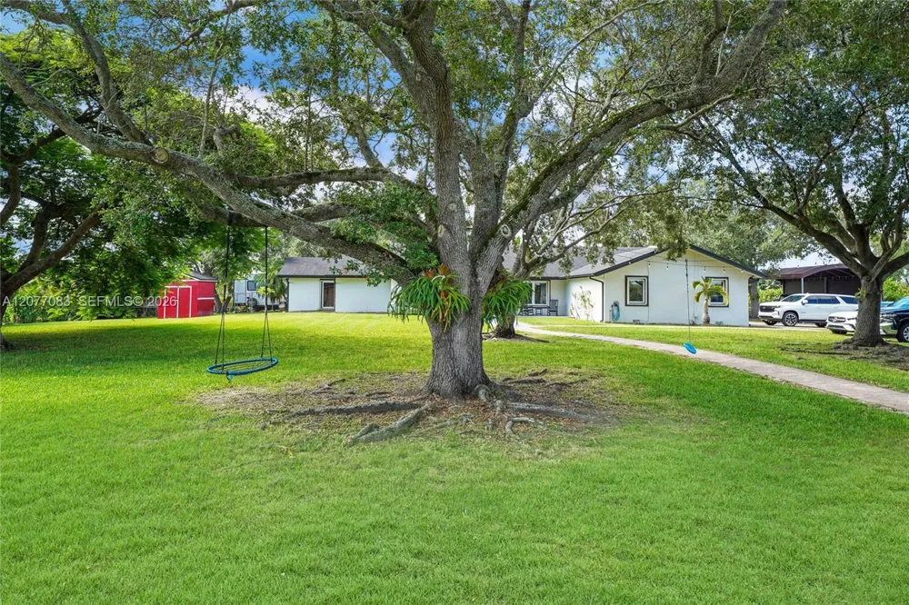 15290 SW 200th St Miami, FL 33187